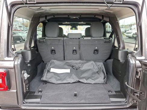 Used 2025 Jeep Wrangler Unlimited Sahara image 30