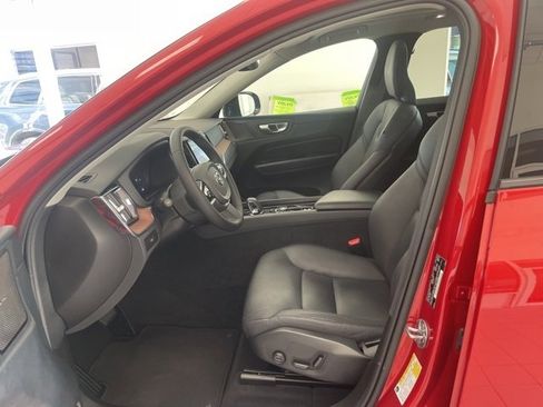 Certified 2023 Volvo XC60 B5 Plus image 7