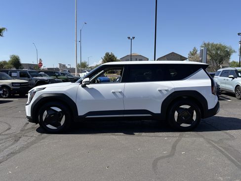 Certified 2026 Kia EV9 Light RWD image 5