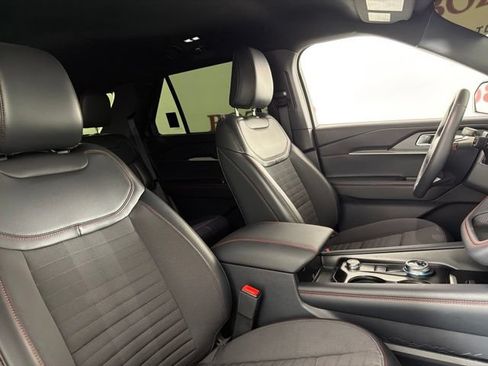 Used 2025 Ford Explorer ST-Line RWD image 34