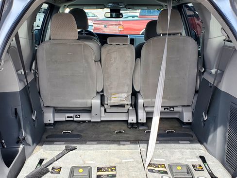 Used 2018 Toyota Sienna LE image 21