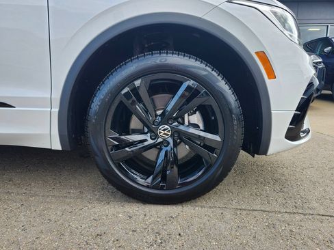 Certified 2024 Volkswagen Tiguan SE R-Line AWD/4WD image 14