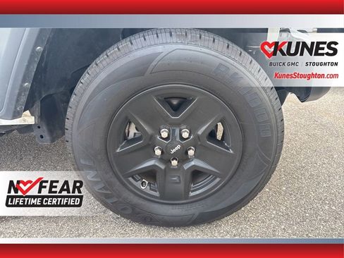 Used 2023 Jeep Gladiator Sport image 15