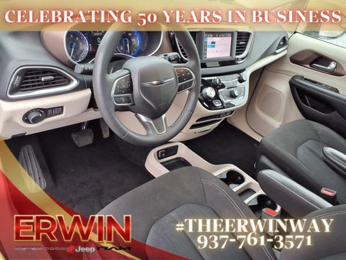 Used 2023 Chrysler Voyager LX image 19