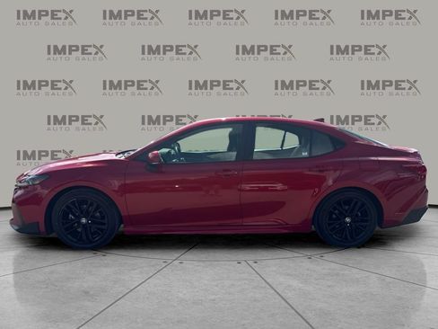 Used 2025 Toyota Camry SE FWD image 2