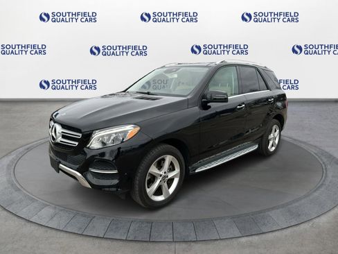 Used 2019 Mercedes-Benz GLE 400 4MATIC w/ Premium 2 Package image 2