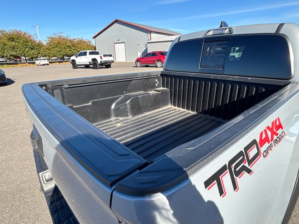 Used 2020 Toyota Tacoma TRD Off-Road AWD/4WD image 38