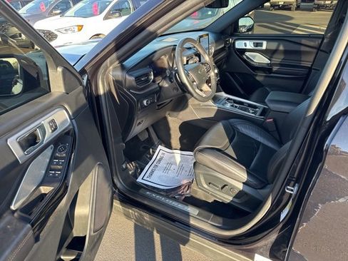 Used 2021 Ford Explorer Platinum w/ Equipment Group 601A image 9