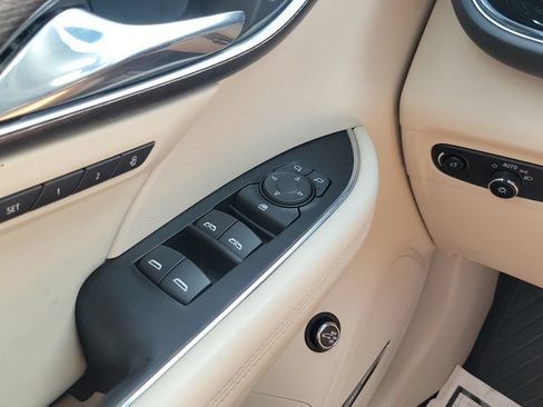 Used 2023 Buick Envision Avenir FWD image 19