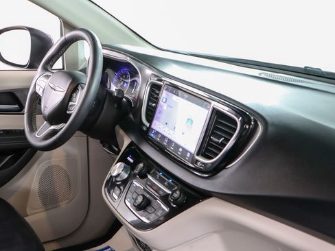 Used 2023 Chrysler Pacifica Touring-L FWD image 26