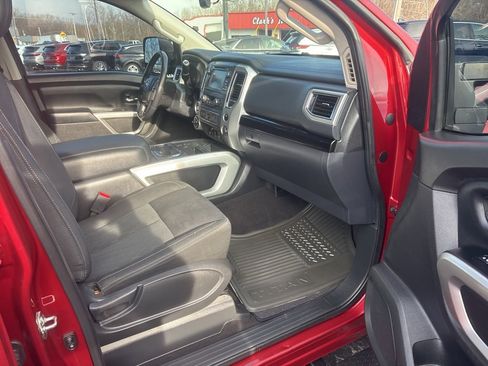 Used 2017 Nissan Titan SV image 8