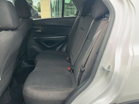 Used 2021 Chevrolet Trax LS w/ Tint and Cruise Package FWD image 15