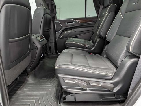 Used 2023 Cadillac Escalade Premium Luxury AWD/4WD image 24