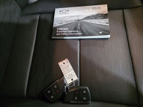 Used 2023 Chevrolet Colorado Z71 w/ Z71 Convenience Package 2 image 9