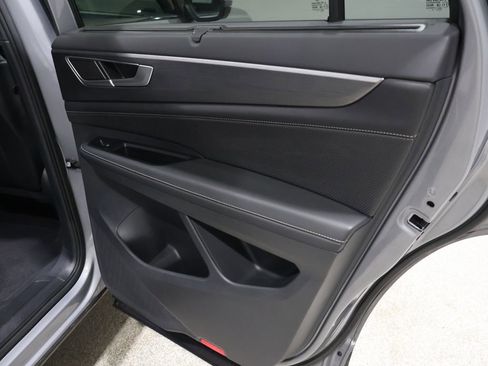 Used 2025 Volkswagen Atlas Cross Sport SE image 23