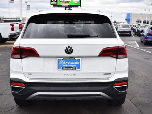 Used 2023 Volkswagen Taos SE w/ Panoramic Sunroof Package image 6