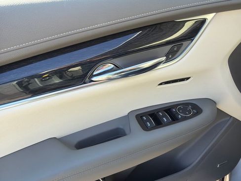 Used 2020 Cadillac XT6 Premium Luxury w/ LPO, Floor Liner Package image 38