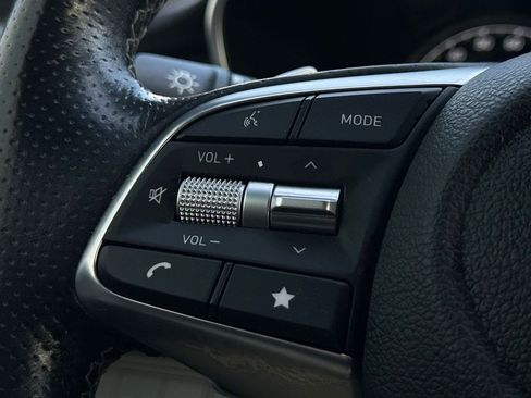 Used 2022 Genesis G70 2.0T image 16