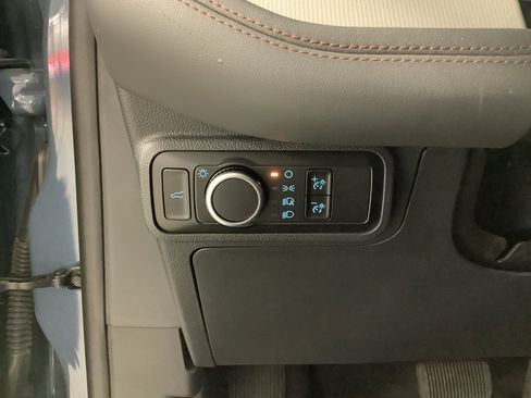 Used 2025 Ford Explorer Active RWD image 14