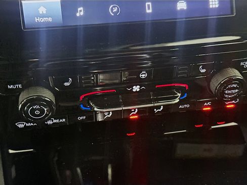 Used 2022 Jeep Grand Cherokee L Laredo image 24