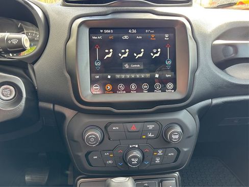 Used 2023 Jeep Renegade Latitude w/ Sun/Sound Group AWD/4WD image 32