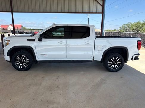 Used 2021 GMC Sierra 1500 AT4 w/ Technology Package AWD/4WD image 4