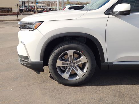 New 2025 Honda Pilot EX-L image 9