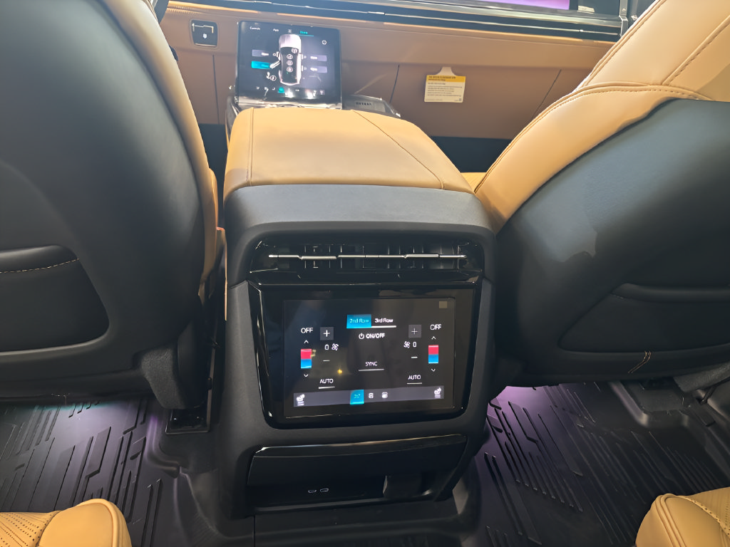 New 2026 Cadillac Escalade IQ Sport 2 w/ LPO, ONYX Package AWD/4WD image 14