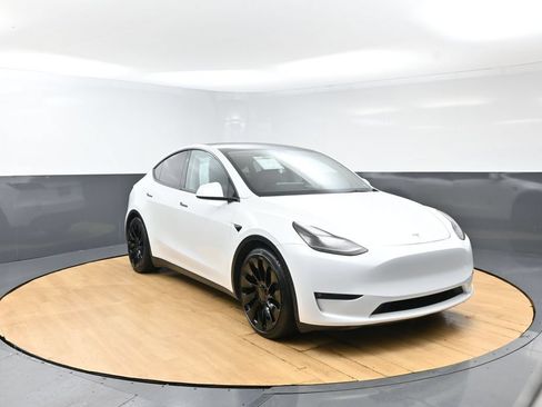 Used 2023 Tesla Model Y Performance AWD/4WD image 7