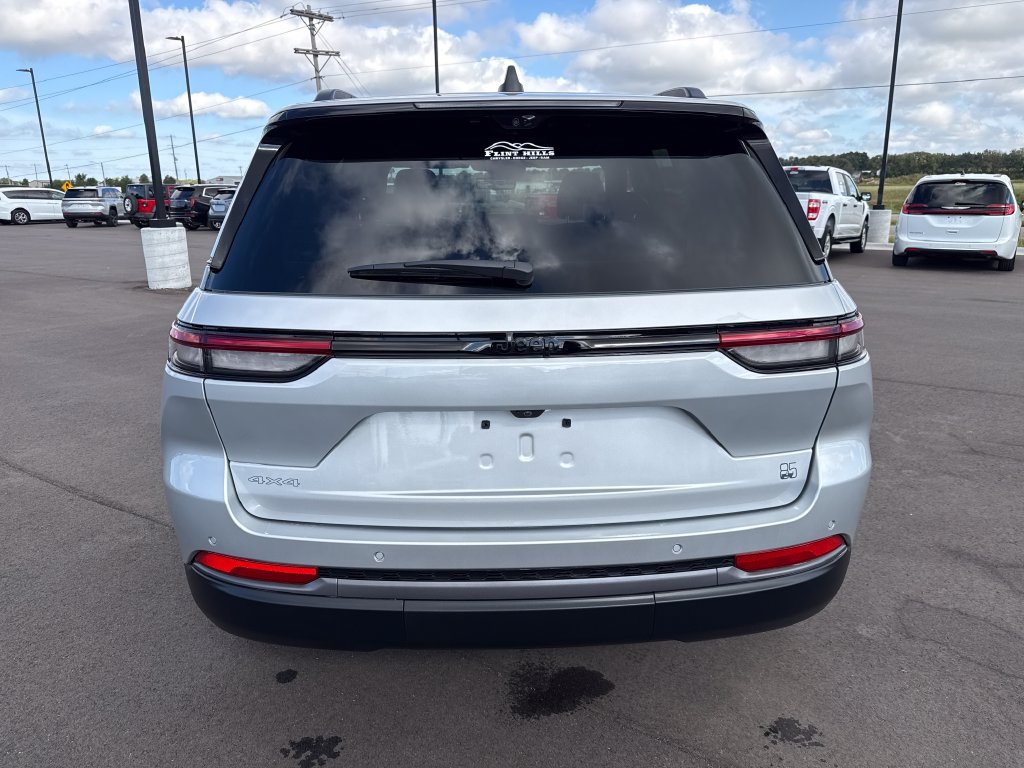 Used 2026 Jeep Grand Cherokee Limited AWD/4WD image 4