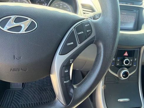 Used 2015 Hyundai Elantra SE FWD image 18