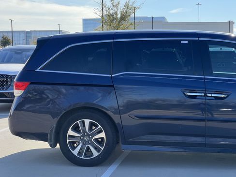 Used 2016 Honda Odyssey Touring Elite image 11