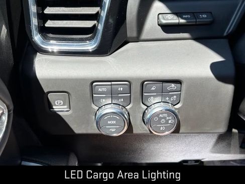 Used 2024 GMC Sierra 3500 Denali w/ Denali Reserve Package AWD/4WD image 32
