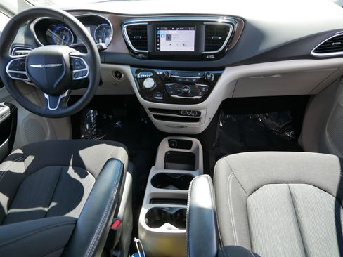 Used 2024 Chrysler Voyager LX FWD image 10