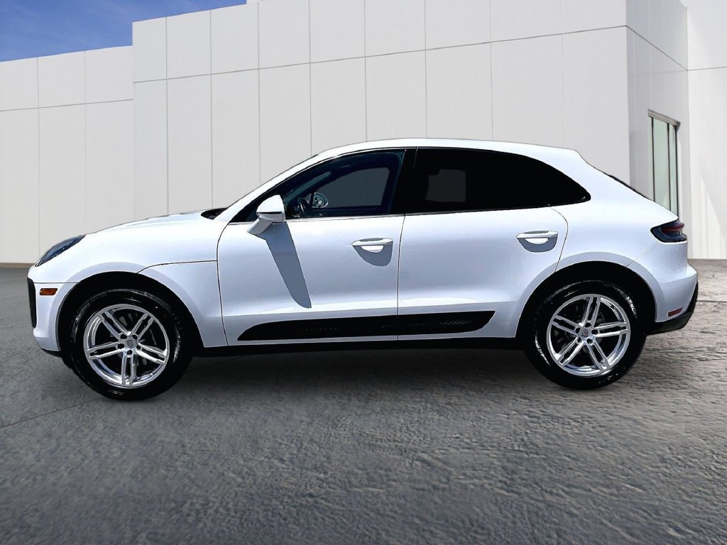 Certified 2024 Porsche Macan AWD/4WD image 2