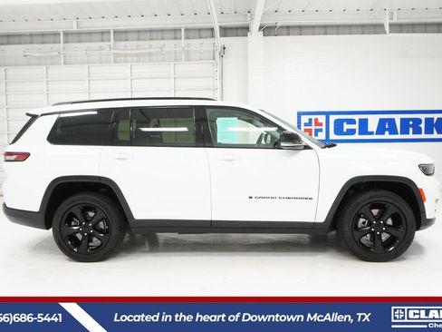 Used 2022 Jeep Grand Cherokee L Limited w/ Black Appearance Package image 4