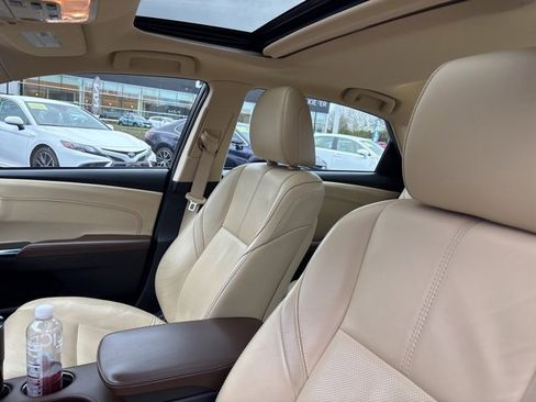 Used 2016 Toyota Avalon Limited image 10