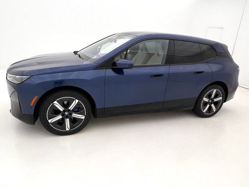Used 2024 BMW iX xDrive50 w/ Premium Package AWD/4WD image 5