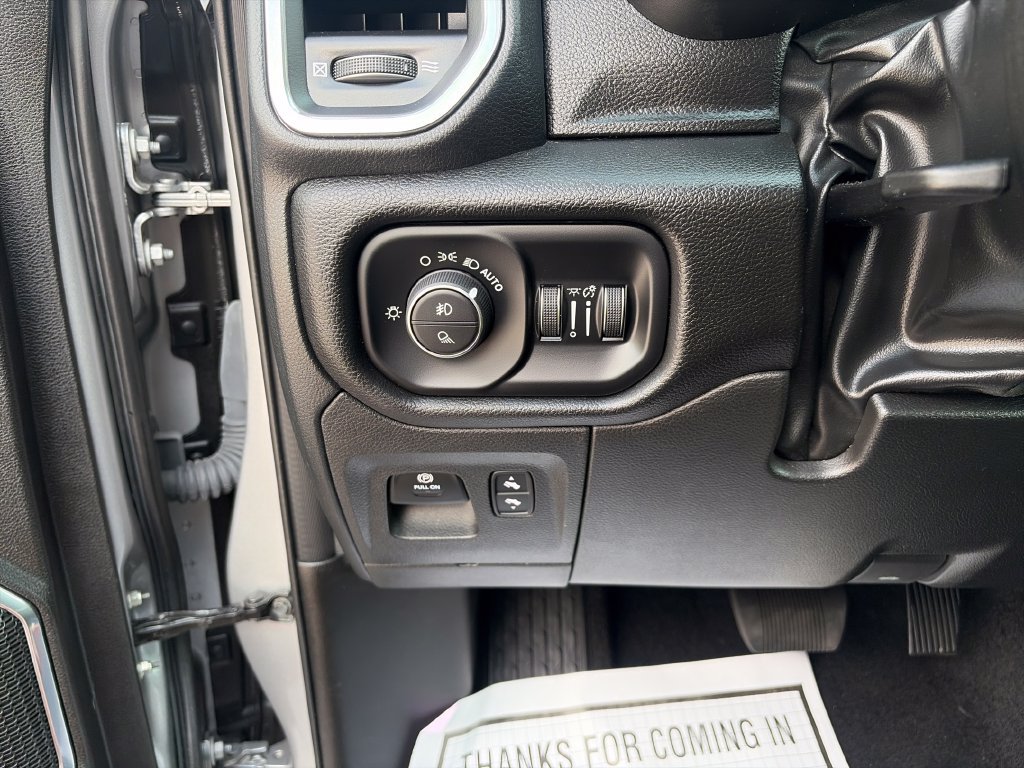 Used 2025 RAM 1500 Laramie AWD/4WD image 32