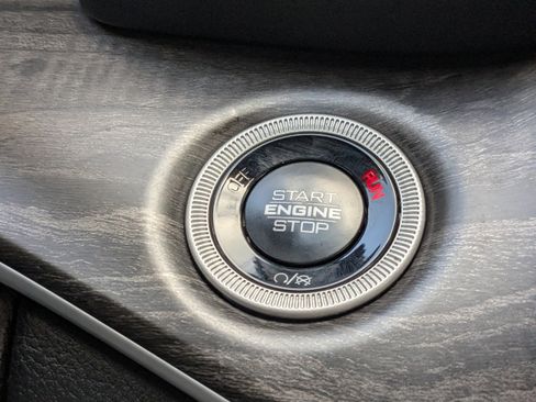 Used 2024 Jeep Grand Cherokee L Limited w/ Black Appearance Package image 27