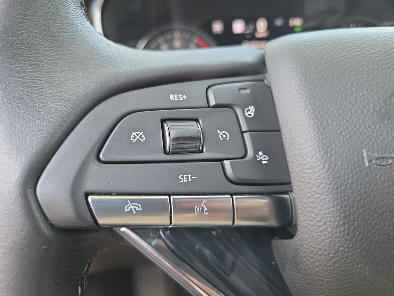 Used 2023 Cadillac XT6 Premium Luxury w/ Technology Package AWD/4WD image 33