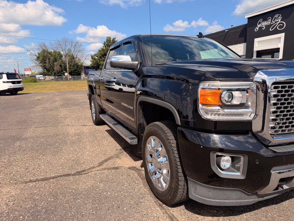 Used 2016 GMC Sierra 2500 Denali w/ Duramax Plus Package AWD/4WD image 15
