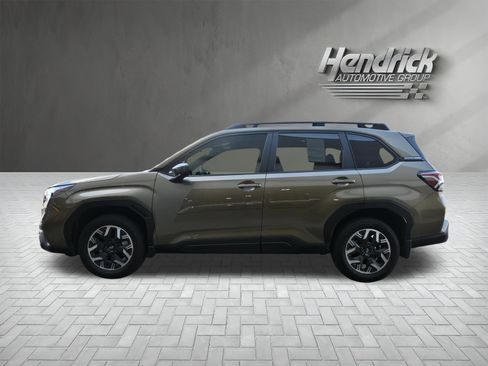 Used 2025 Subaru Forester Premium image 6