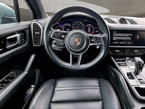 Used 2023 Porsche Cayenne AWD/4WD image 3
