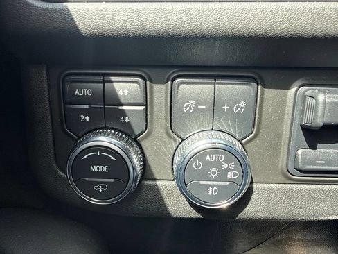 Used 2023 GMC Yukon AT4 w/ AT4 Premium Plus Package AWD/4WD image 18