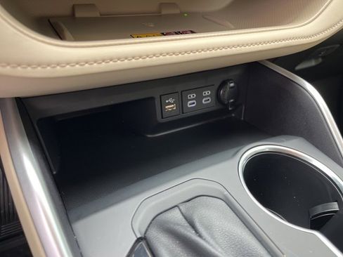 Used 2025 Toyota Highlander XLE image 27