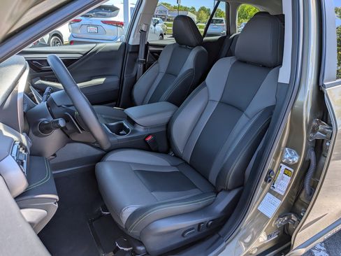 Used 2025 Subaru Outback Onyx Edition AWD/4WD image 13