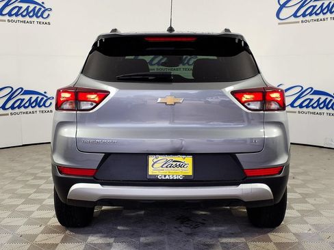 Used 2025 Chevrolet TrailBlazer LT FWD image 4