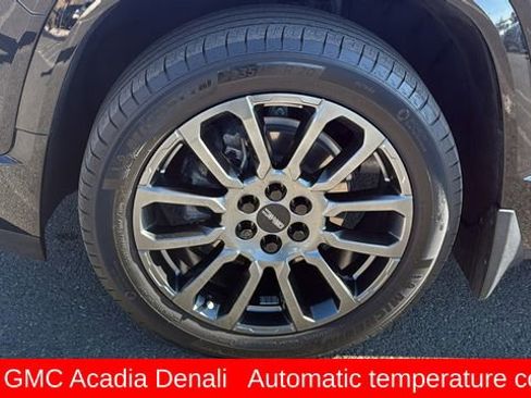 Used 2023 GMC Acadia Denali w/ Black Diamond Edition image 9
