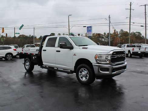 Used 2024 RAM 2500 Tradesman w/ Chrome Appearance Group image 8